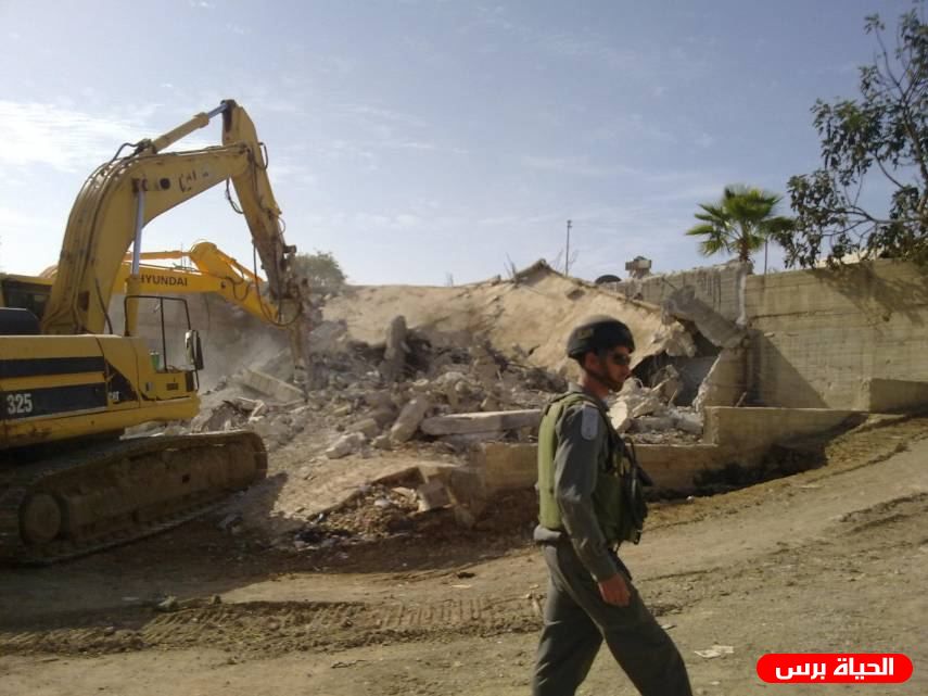 الاحتلال يخطر بهدم ثلاثة منازل في مسافر يطا جنوب الخليل